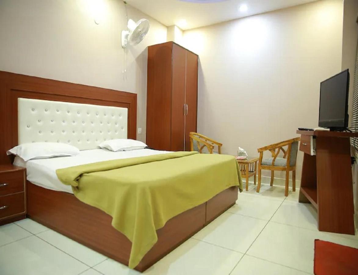 Hotel Kings, Rohtak Exteriör bild