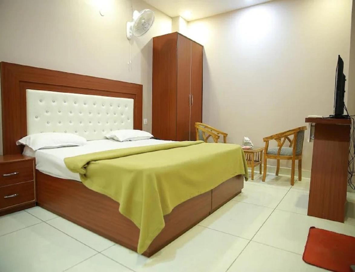 Hotel Kings, Rohtak Exteriör bild